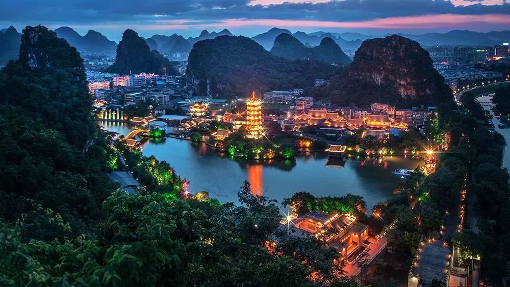 广西风华，主持人精彩开场